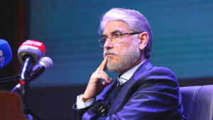 وزیر علوم دکتر حسین صراف