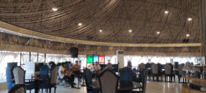 نمای داخل رستوران کاریز زرین شهر 1