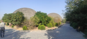 گردشگاه کاریز ساختمان نیمکره اولی رستوران و دومی کافی شاپ