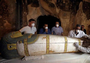 در مصر باستان همه افراد رده بالا را مومیایی می‌کردند